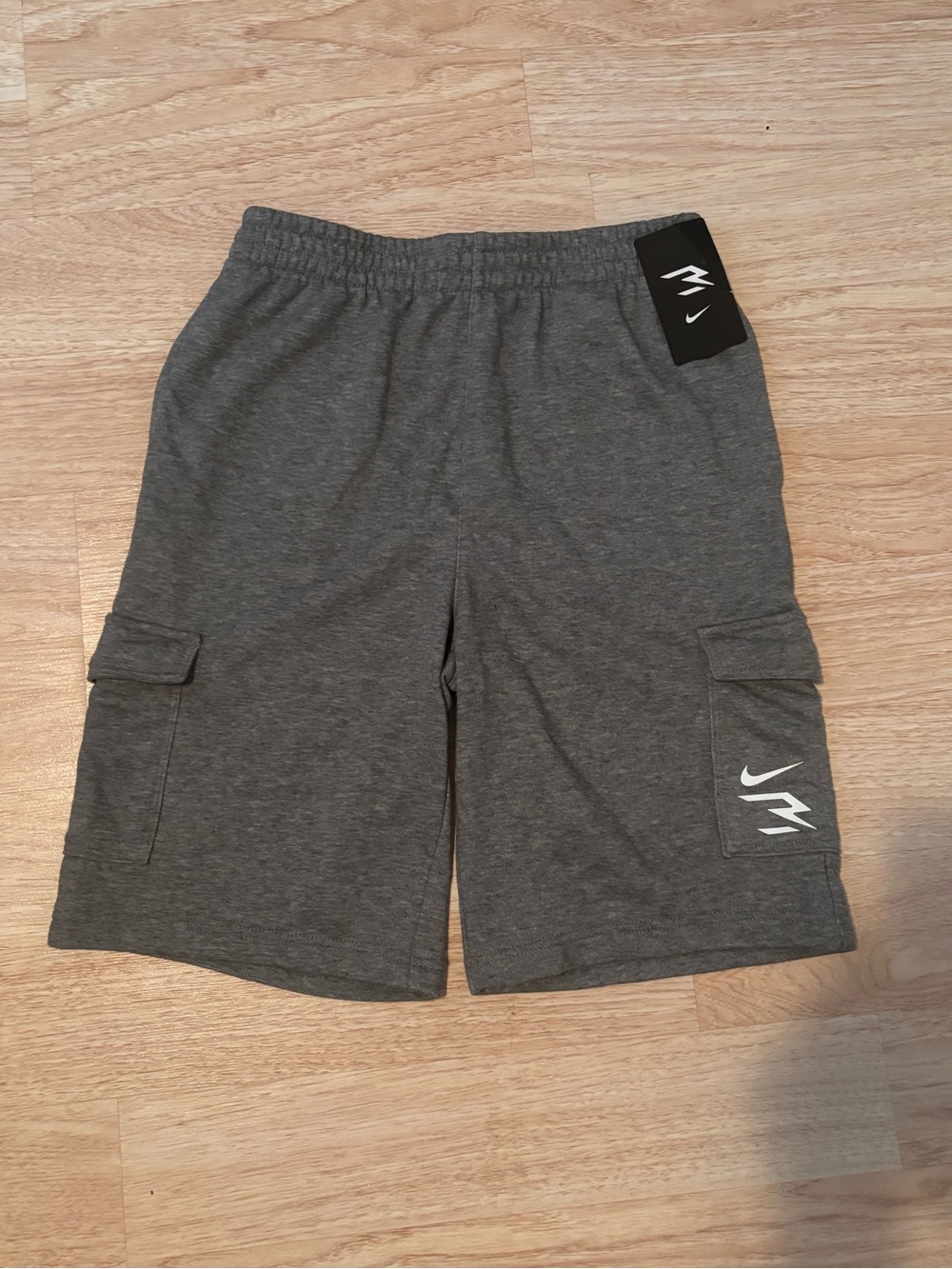 BNWT youth XL Nike grey cargo shorts